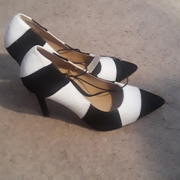 Shoes - Picture 2 of 3